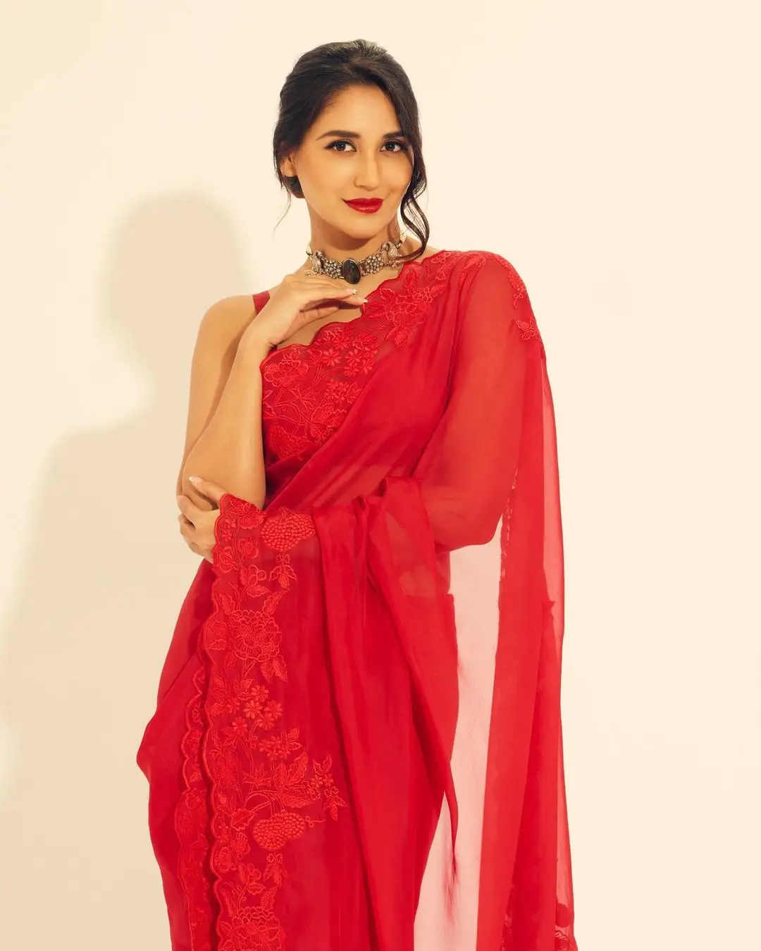 Bollywood Actress Nikita Dutta in Sleeveless Red Saree